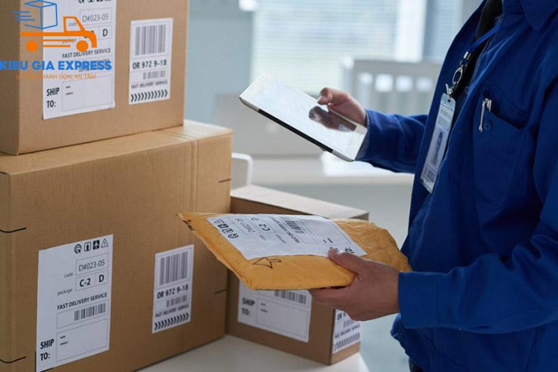 Dịch vụ chuyển phát nhanh Bình Dương, vận chuyển hỏa tốc 2 Dich-vu-chuyen-phat-nhanh-Binh-Duong-Kieu-Gia-Express