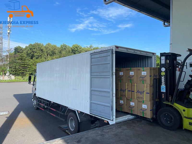 Vận chuyển hàng hóa Hà Nội vào Bình Dương nhanh, an toàn, giá rẻ 5 Quy-trinh-nhan-van-chuyen-hang-hoa-Binh-Duong