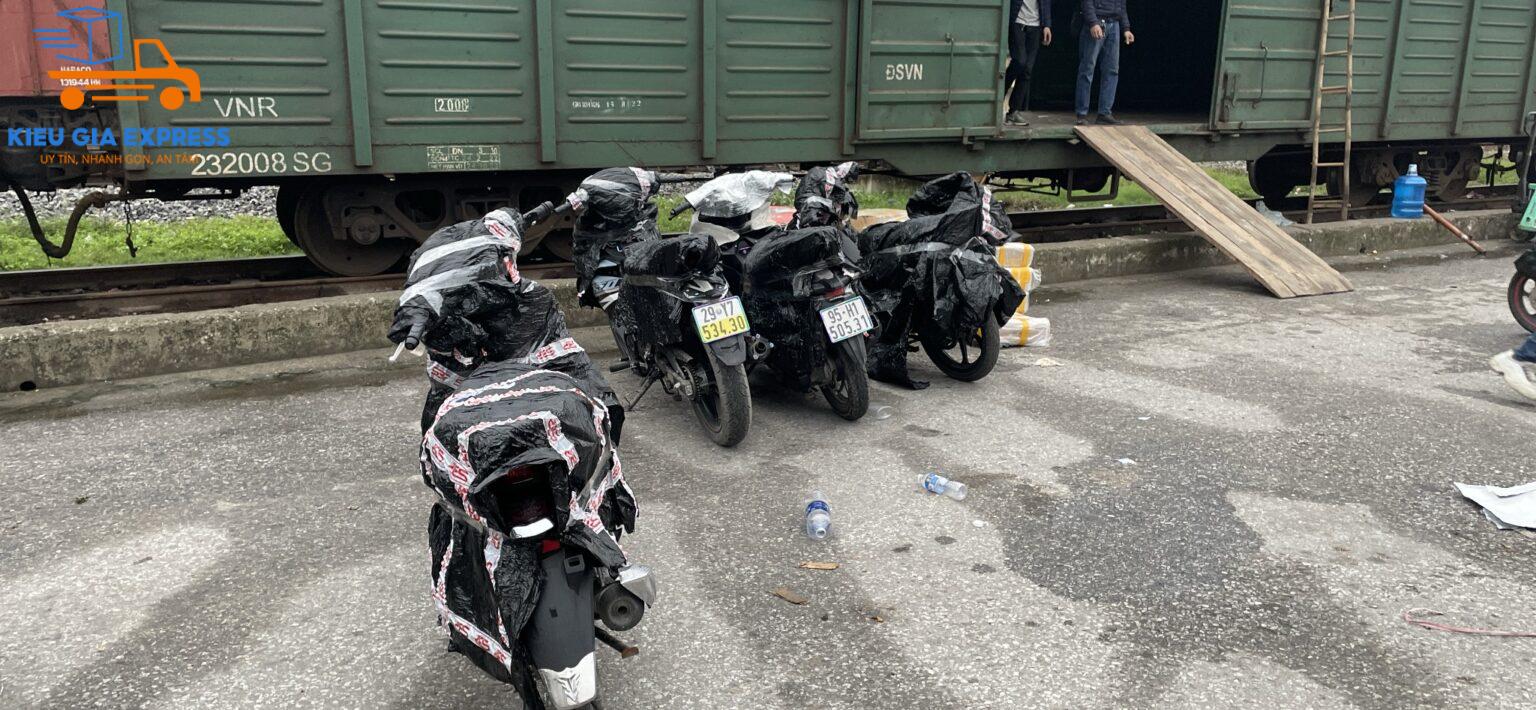 Thời gian gửi xe máy tàu hỏa Hà Nội Hải Phòng cần tính cả thời gian bốc xếp và lưu kho