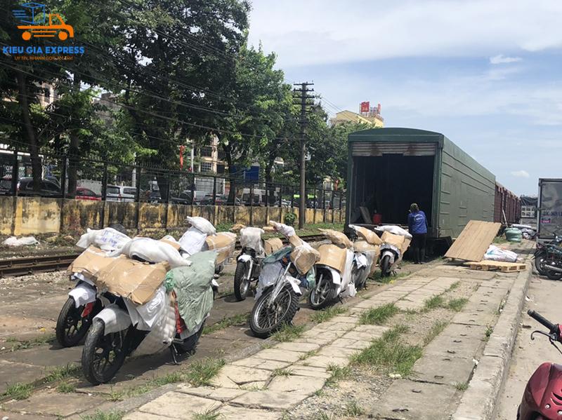 Chành xe gửi hàng Đà Nẵng Hà Nội nhanh chóng, giá cước rẻ 4 Gửi xe máy Đà Nẵng Hà Nội có bọc