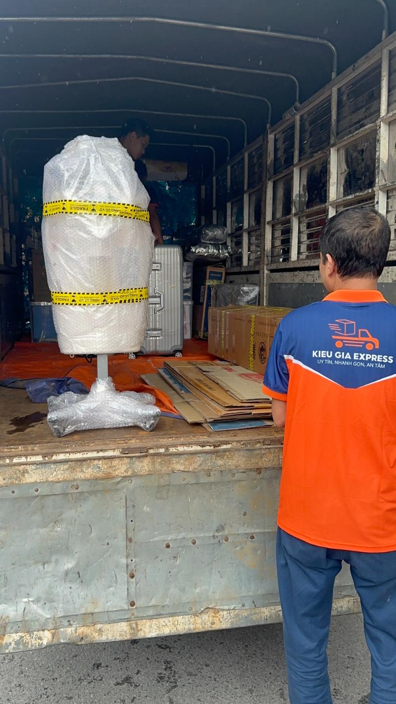 Nhà xe gửi hàng từ Hà Nội đi Quảng Trị nhanh chóng, giá rẻ chỉ từ 1.300đ 6 Hàng hóa được bọc kỹ càng, cẩn thận